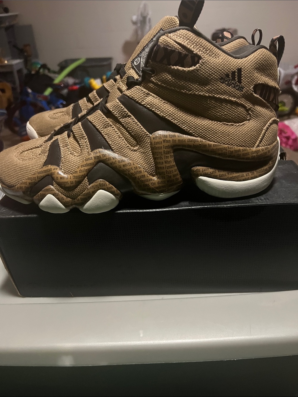 Mens basketball shoes from some of the top 50 - Picture 5 of 7